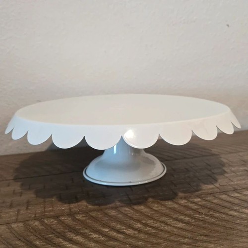 White metal scalloped edge - white,
