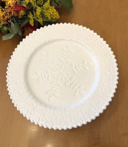 Scalloped white snowflake - white,